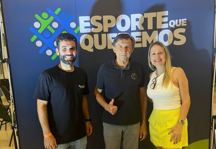 Nova Londrina recebe materiais esportivos do Governo Estadual