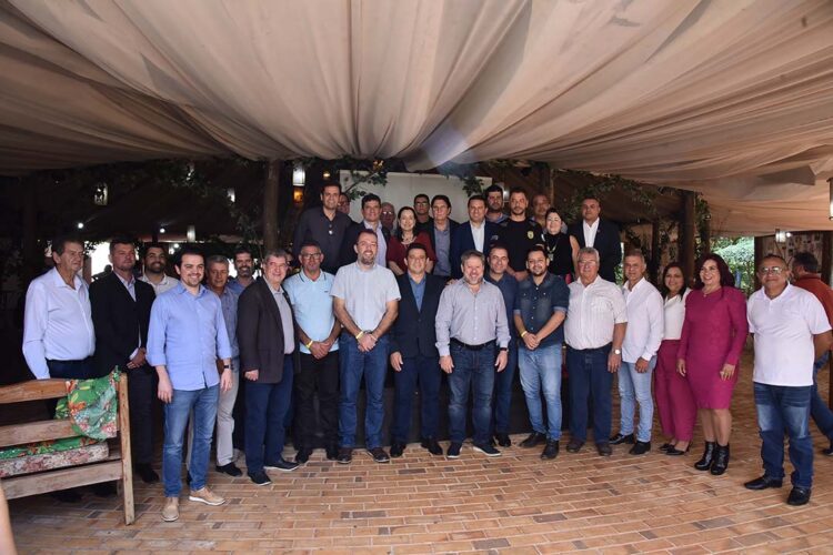 Prefeitos da Amunpar participam de  reunião com o senador Sergio Moro