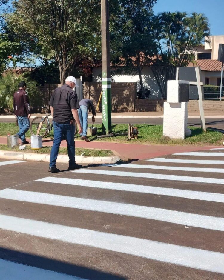 Prefeitura faz melhorias na sinalização de trânsito
