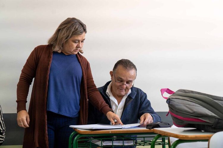 Matrículas para o 2º semestre da modalidade Educação de Jovens e Adultos estão abertas