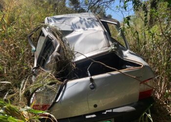 Homem fica ferido após veículo capotar na PR-182, em Nova Londrina