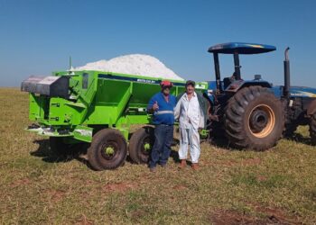 Município distribui calcário agrícola para 107 produtores rurais