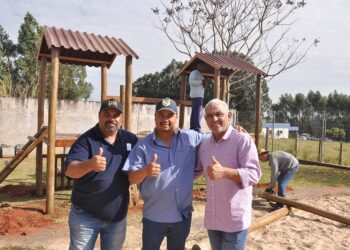 Três parques infantis são instalados em Nova Aliança do Ivaí