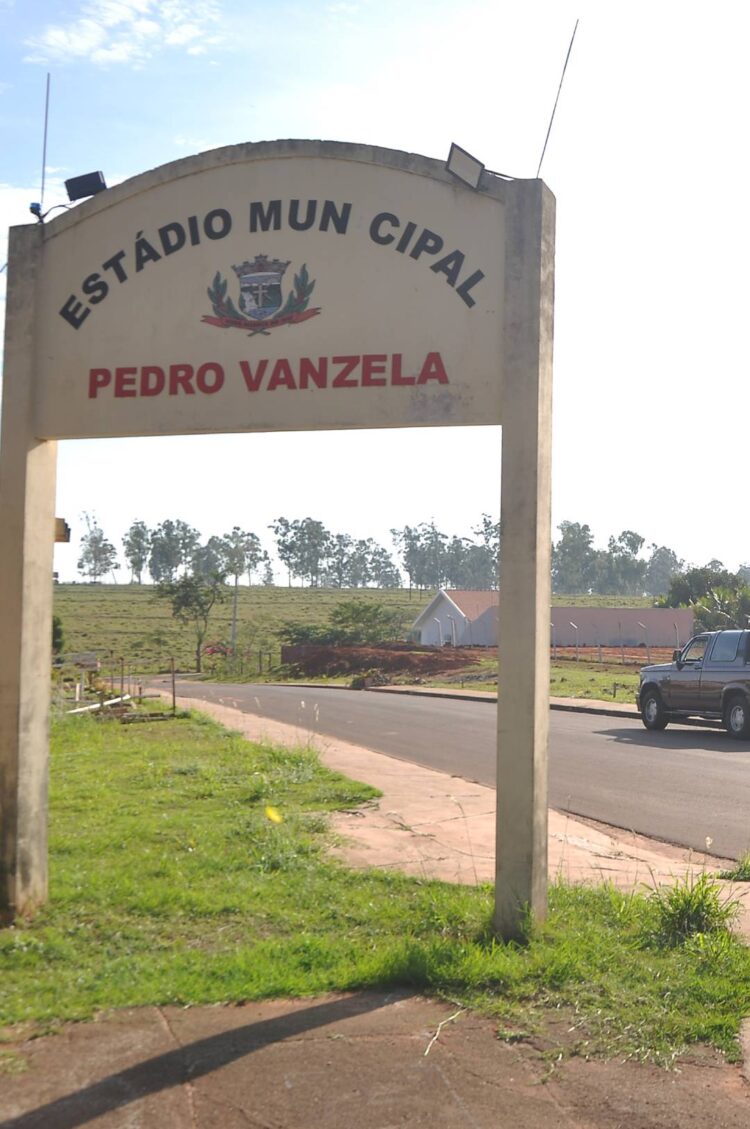 Prefeitura de Nova Aliança Ivaí inicia reformas no Estádio Municipal