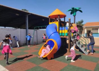 Novos parquinhos infantis são instalados nas escolas