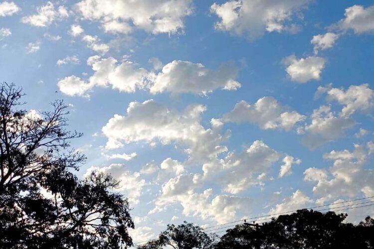 Céu claro e temperaturas altas marcam fim de semana em Paranavaí