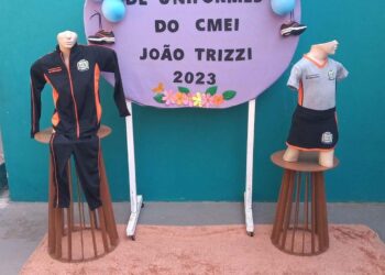 Prefeitura entrega uniformes para alunos da Rede Municipal de Ensino