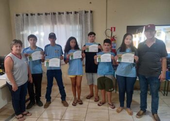 Alunos recebem reconhecimento pelo desempenho nas  Olimpíadas de Matemática das Escolas Estaduais do Paraná