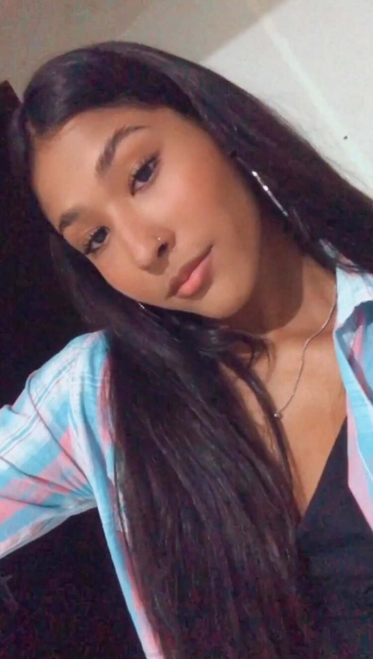 MARIA QUERIDA: é sabido que o tempo passa muito rápido, e o exemplo disso é “VOCÊ” que ainda ontem era uma “bebezinha” e hoje já está celebrando 15 anos.