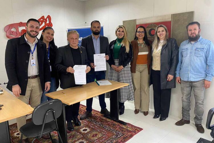 Nova parceria vai ampliar chances de emprego para jovens que estudam na rede estadual