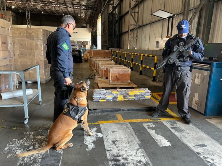 Receita Federal apreende 55 kg de  cocaína no Porto de Paranaguá/PR