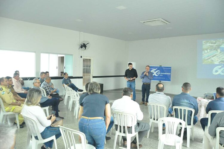 Representante de Casa Civil se reúne com chefes de núcleos regionais em Paranavaí