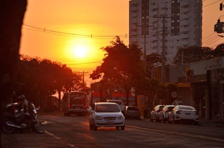 Paranavaí tem o dia mais quente do ano  e atinge quase 35°C em pleno inverno