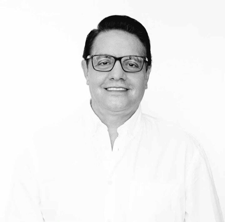 Equador declara estado de exceção, mas mantém data de eleição após assassinato de candidato