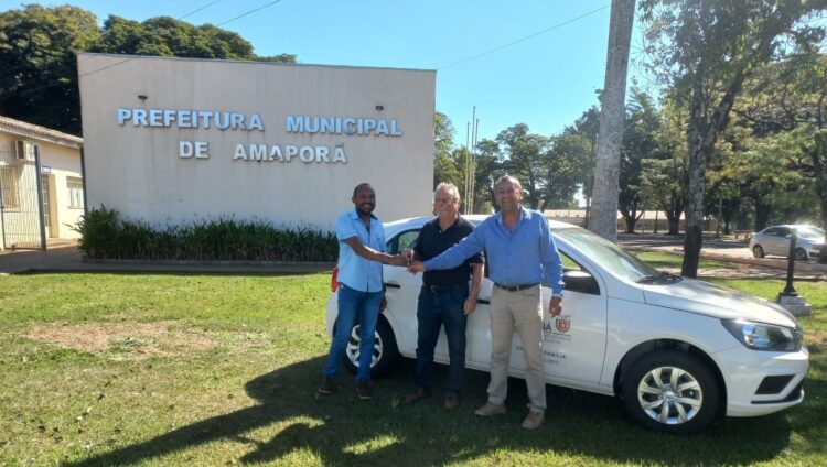 Prefeito Mauro Lemos realiza entrega de um automóvel para a Secretaria de Saúde