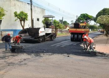 Prefeitura realiza recapeamento asfáltico  em diversos trechos do município