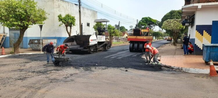 Prefeitura realiza recapeamento asfáltico em diversos trechos do município