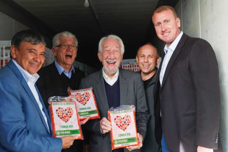 Piana e ministro assinam protocolo para exportar Banco de Alimentos Comida Boa