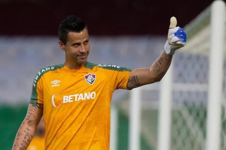 Clube anuncia a renovação de contrato com o goleiro Fábio