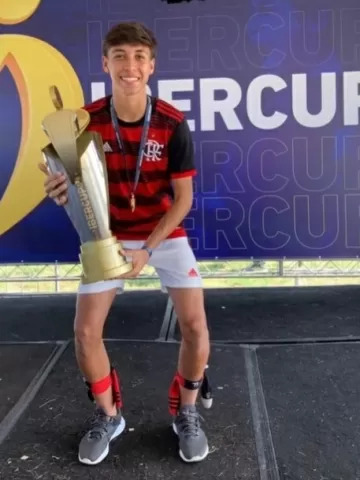 Volante da base do Flamengo volta aos campos e recomeça após cirurgia no coração