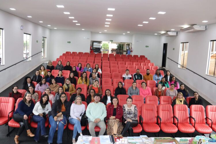 Secretaria de Educação promove palestra para professores da Rede Municipal de Ensino