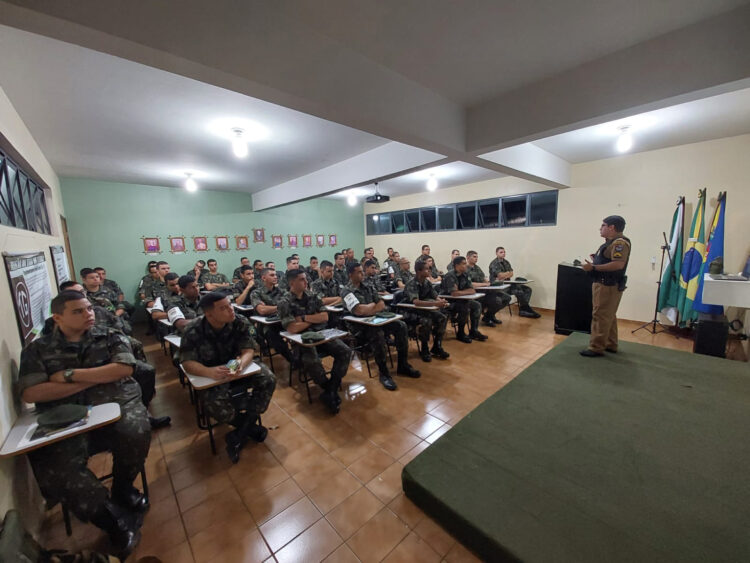 PM realiza instrução destinada aos atiradores do tiro de guerra de Loanda