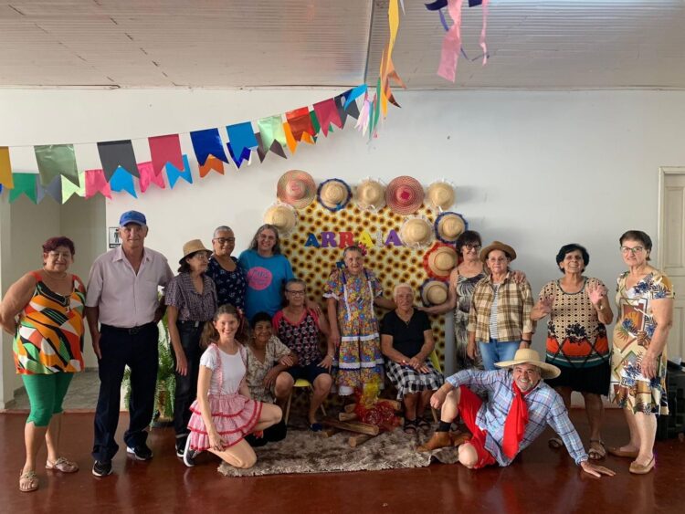 Arraiá da Assistência Social reuniu  crianças e a melhor idade de Porto Rico