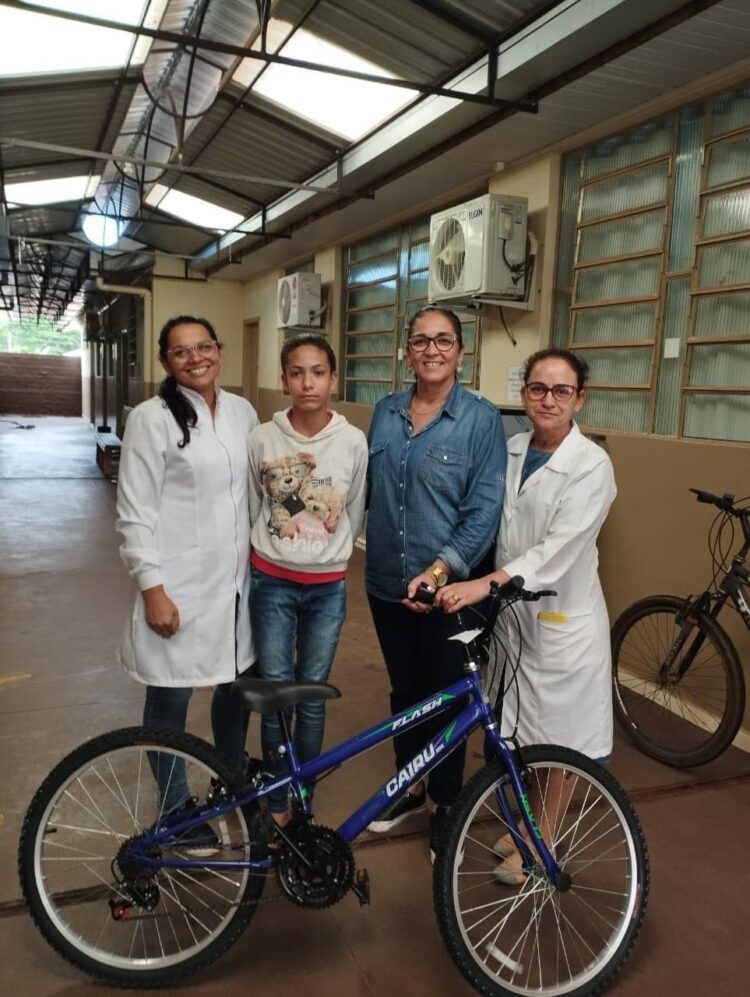 Município premia moradores que completaram o esquema vacinal