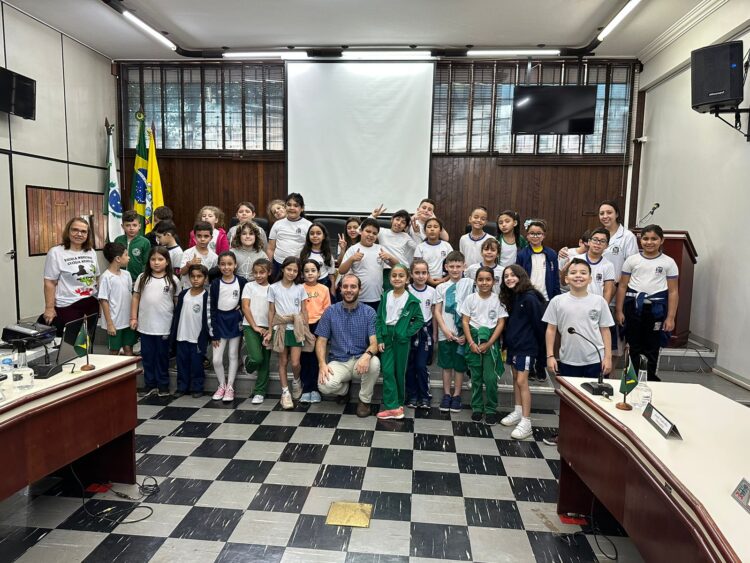 Estudantes visitam Câmara de Paranavaí