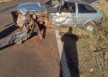 Mulher perde o controle do veículo e causa acidente com outros dois carros