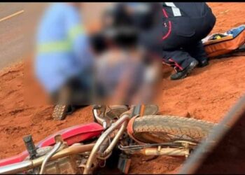 Acidente envolvendo carro e motocicleta deixa idoso ferido na PR-557