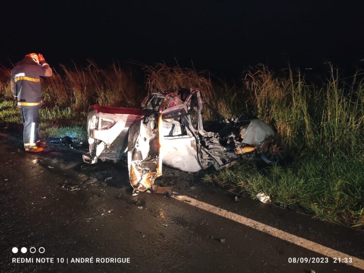 Motorista morre carbonizado em acidente na PR-557