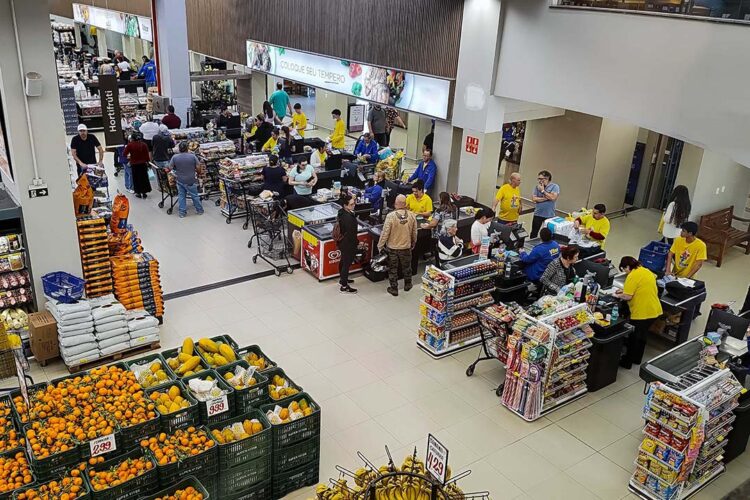 Com aumento em vendas, supermercados têm mês positivo