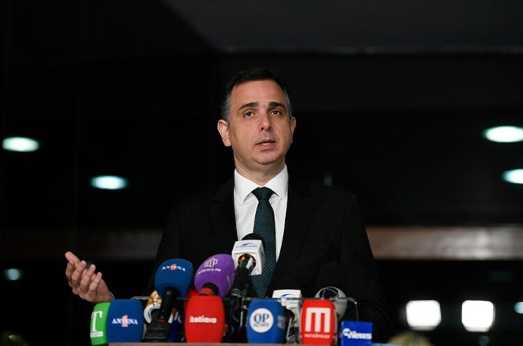 Pacheco anuncia PEC do Senado para criminalizar drogas em qualquer quantidade