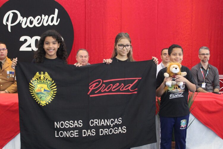 Quase 900 alunos da rede municipal participaram da formatura do PROERD 2023