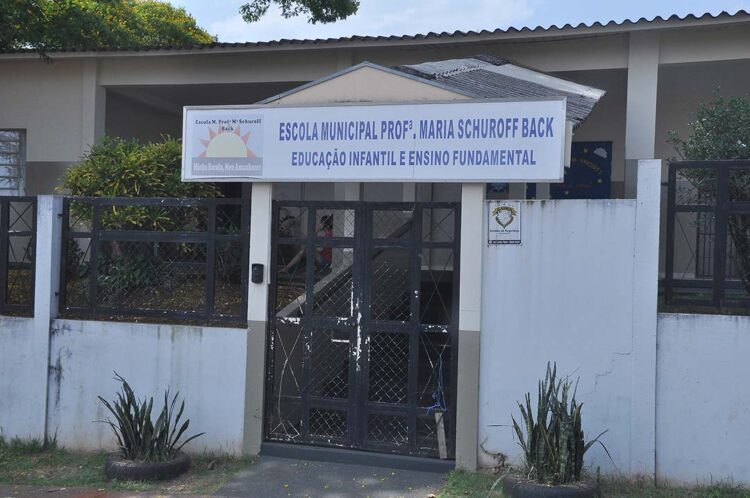 Mãe utiliza redes sociais para pedir instalação de ar-condicionado em escola de Paranavaí