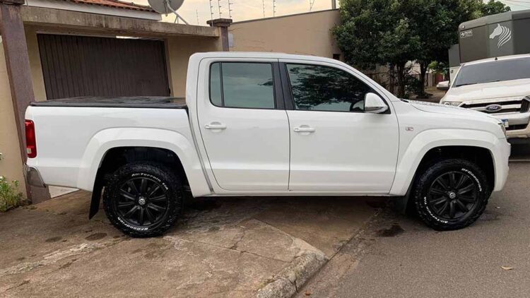 Caminhonete é levada por ladrão durante assalto à mão armada, no Jardim Oásis