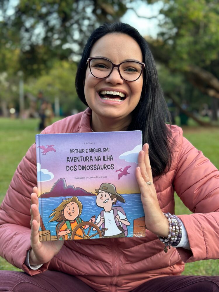 Autora carioca Sol Oliveira traz diversão e conhecimento sobre dinossauros
