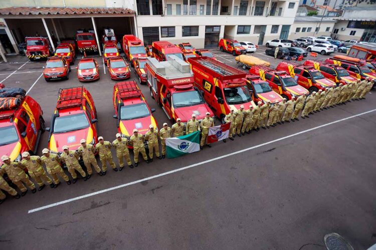 Paraná manda mais 52 bombeiros para o Rio Grande do Sul
