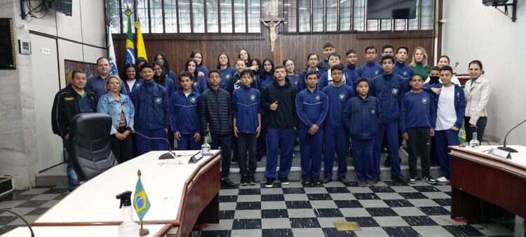 Alunos do Flauzina Dias Viegas, em Paranavaí, participam de projeto sobre cidadania