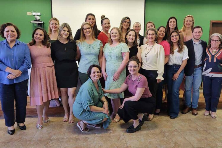 Paraná forma 34 novas especialistas em enfermagem obstétrica