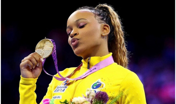 Rebeca Andrade desbanca Simone Biles e leva ouro no salto no Mundial