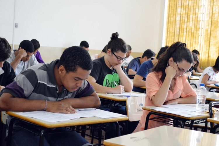 Com 1.042 vagas e possibilidade de escolher  dois cursos, UENP abre inscrições do vestibular