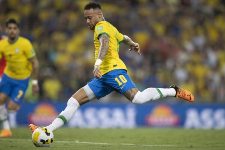 Médico da Seleção Brasileira analisa  possibilidade de alta de Neymar Jr