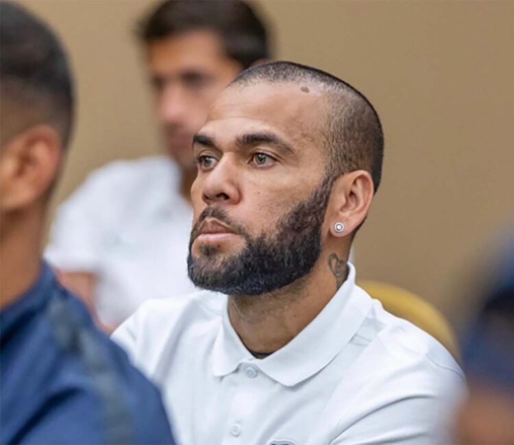 Mulher que acusa Daniel Alves vive estresse pós-traumático, diz MP