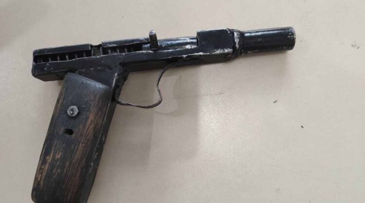 Adolescentes são detidos após tentativa de assalto à mão armada