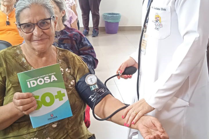 Caderneta de Saúde da Pessoa Idosa já é usada em todas as unidades do Paraná