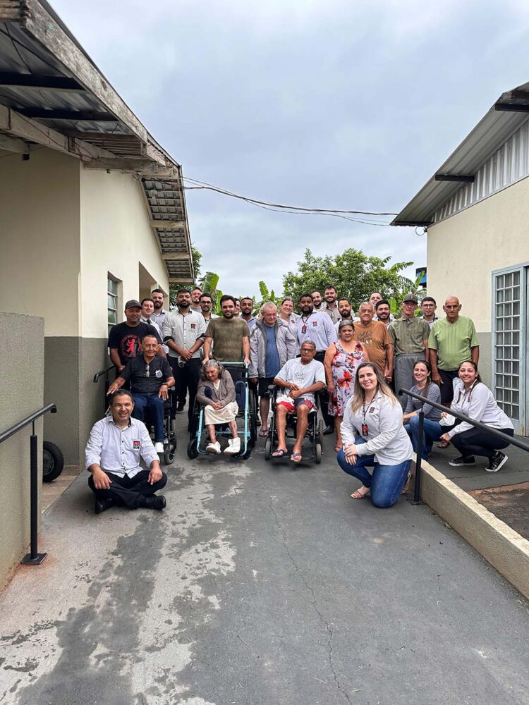 Escritório Lux arrecada mais de 5 mil itens e R$ 9 mil para o Asilo Lins de Vasconcelos