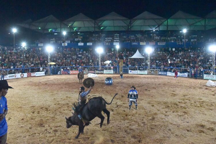 Show com Zé Neto e Cristiano e finais do rodeio  são atrações da ExpoTerra no fim de semana