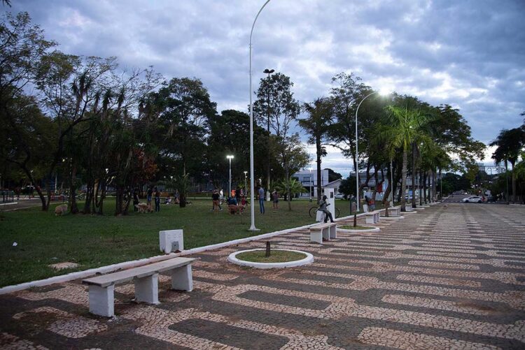 Legislativo pede sinal de Wi-Fi gratuito na Praça dos Pioneiros